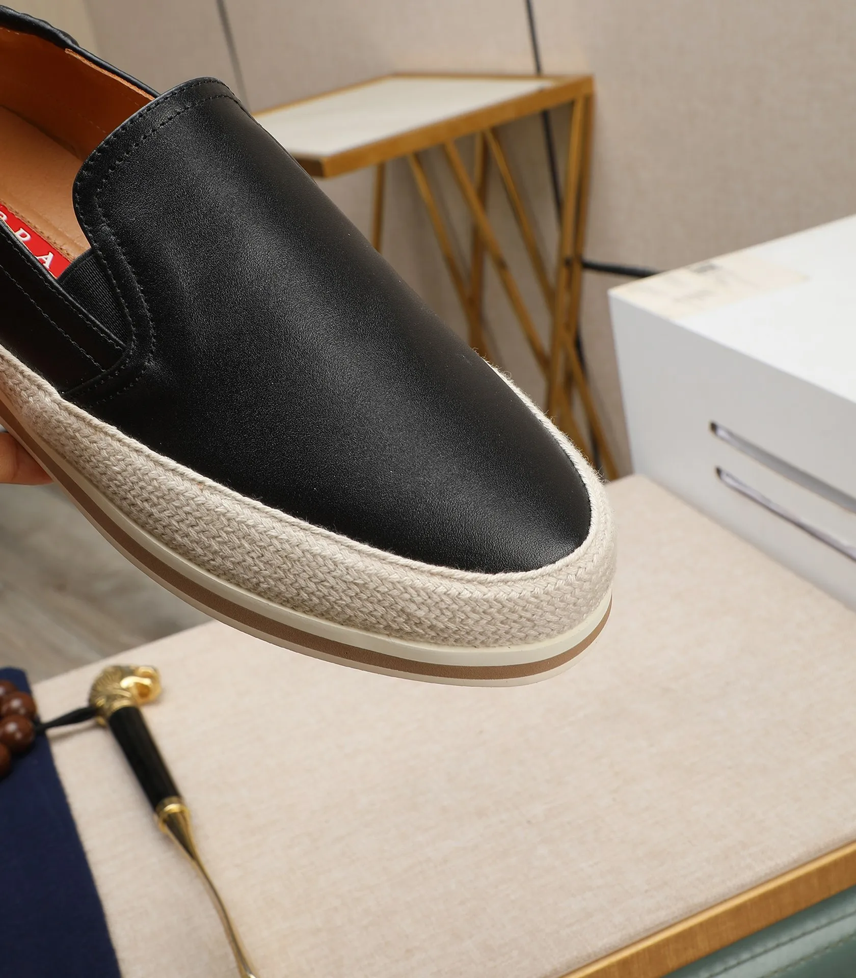 Men's men's shoes 💰460 high-end version. PRADA (Prada) men's casual style, compare the quality at the counter 🧚🏿♂️Imported cowhide fabric 🐎Water-dyed comfortable and soft cowhide lining for feet 🐂Genuine leather outsole with label 🎉 Size 38-44. Can be customized for 45💥🏆